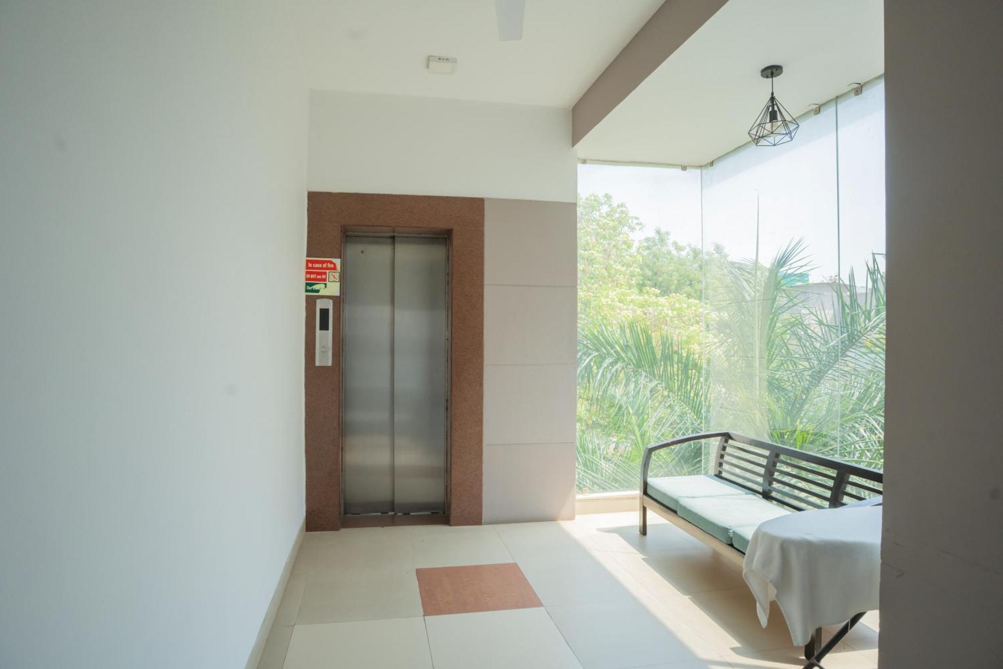 Ahuja Residency Parklane Hotell Gurgaon Eksteriør bilde