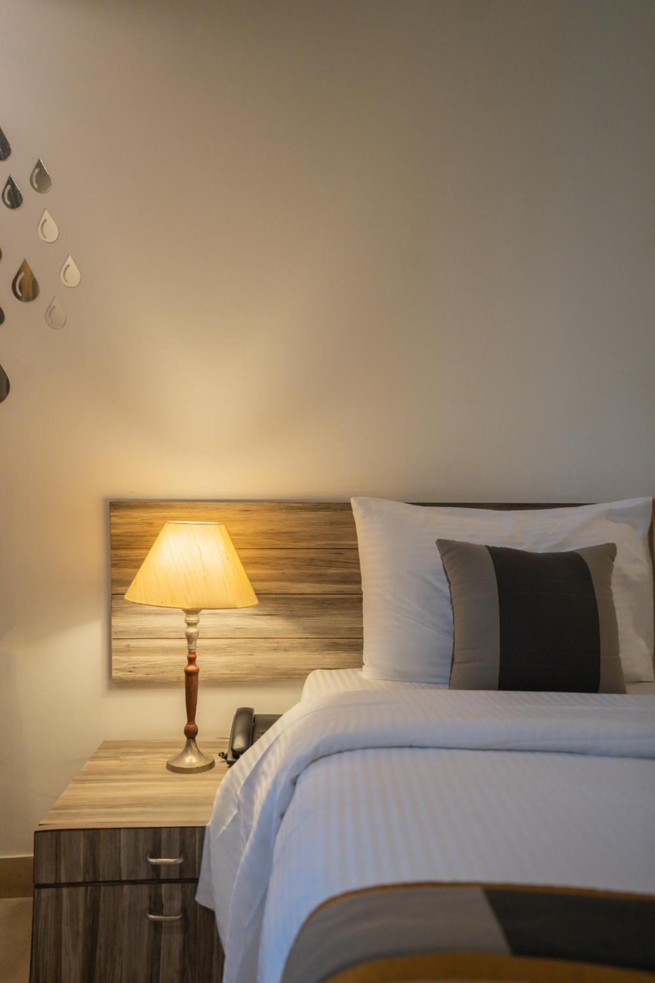 Ahuja Residency Parklane Hotell Gurgaon Eksteriør bilde